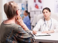 Adormecimiento en brazos por tensión cervical: tratamiento con fisioterapia en Galicia