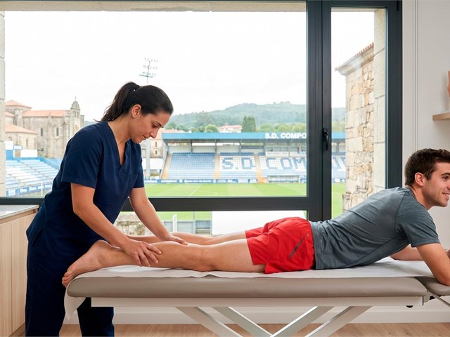 Fisioterapia deportiva en San Lázaro: Cómo preparar tus piernas para el Monte do Gozo y más allá