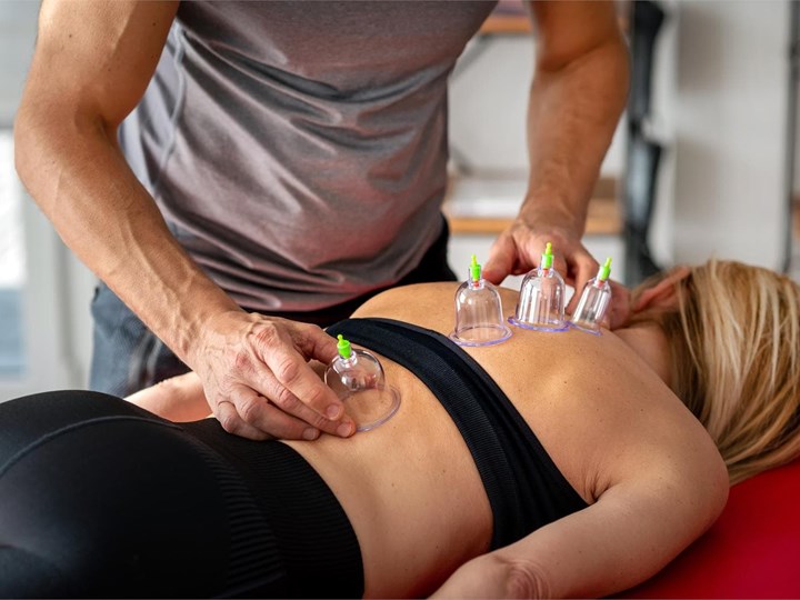 ¿Sufres hernia discal? Así te ayuda un programa de rehabilitación funcional personalizado